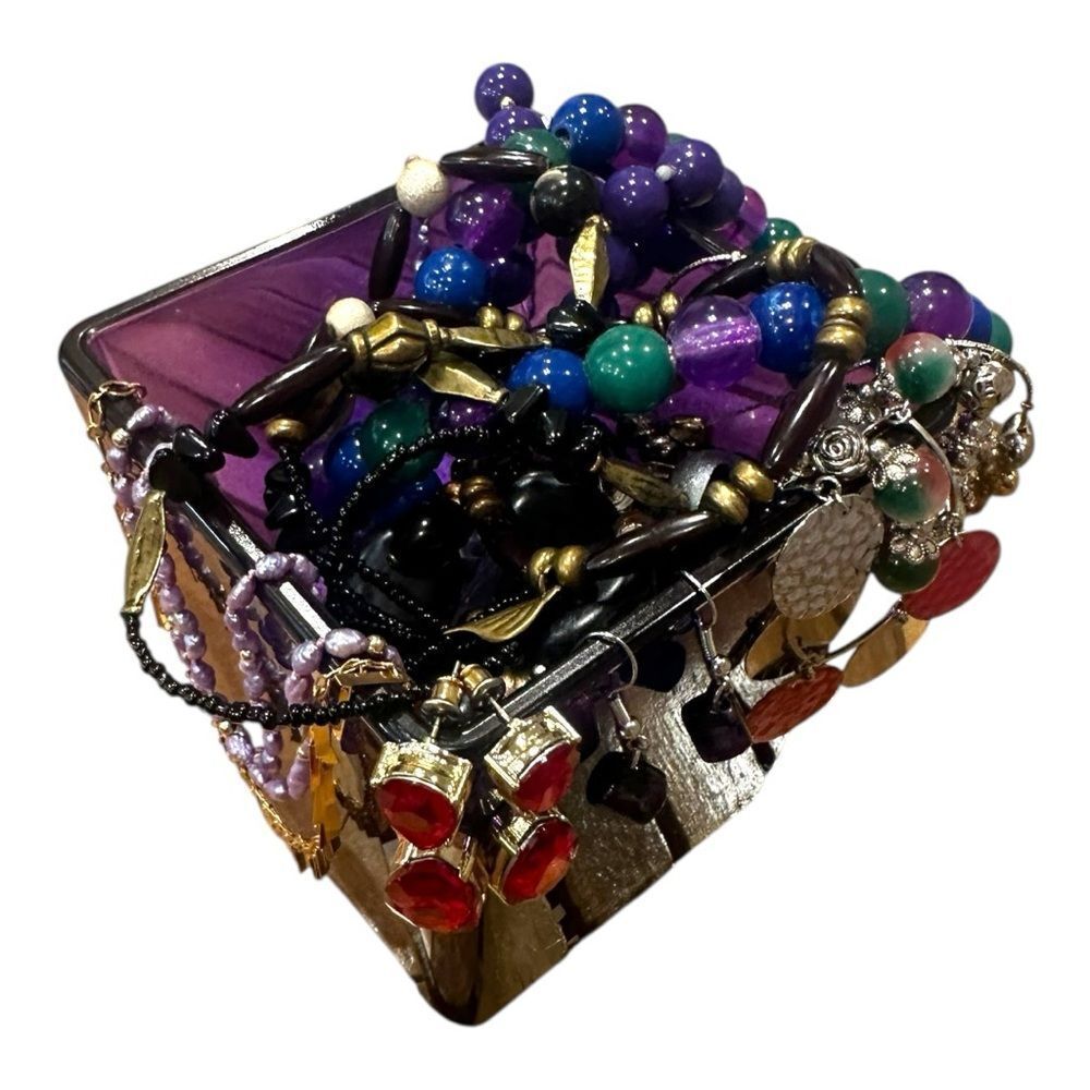 Estate Vintage to now chains & Beaded pieces mixed lot wearable or craftable - Picture 3 of 12